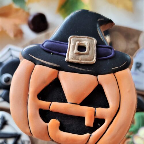 Dynia z czapką czarownicy